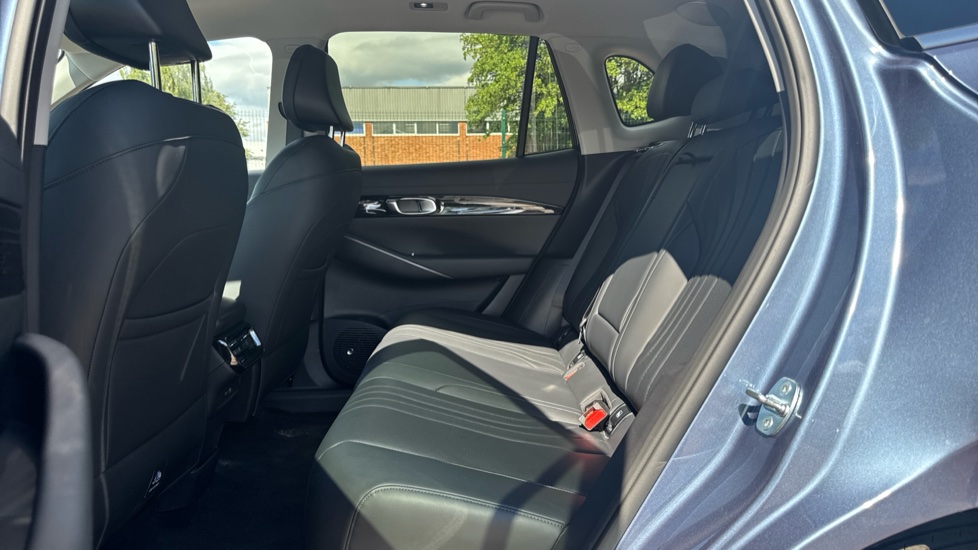 Geely Starray 1.5 EM-i Ultra 5dr Auto Estate - Image 16