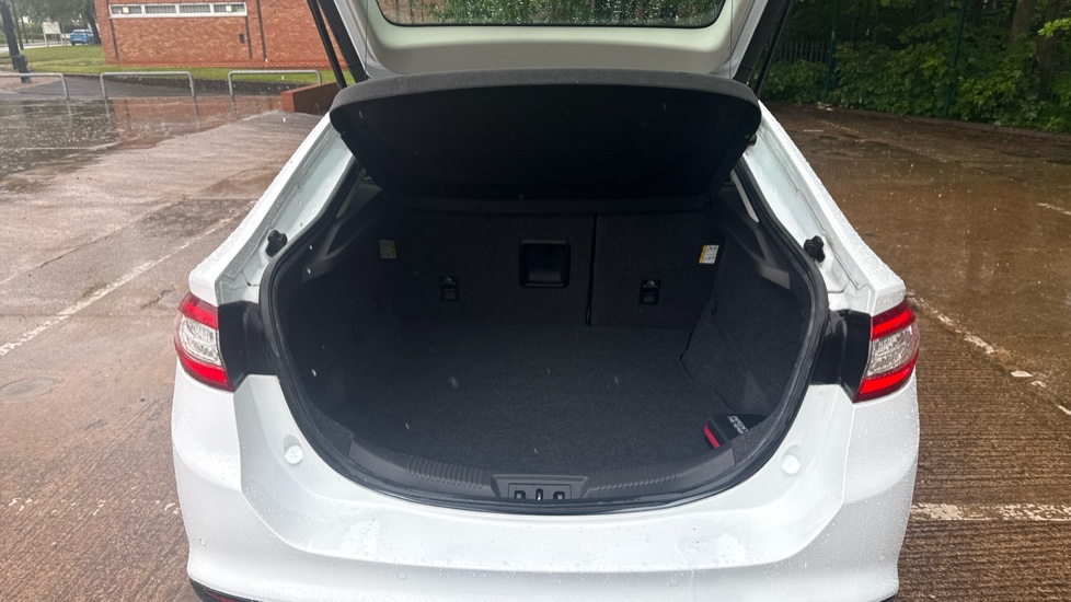 Ford Mondeo 1.5 EcoBoost 165 Titanium Edition 5dr Petrol Hatchback - Image 4
