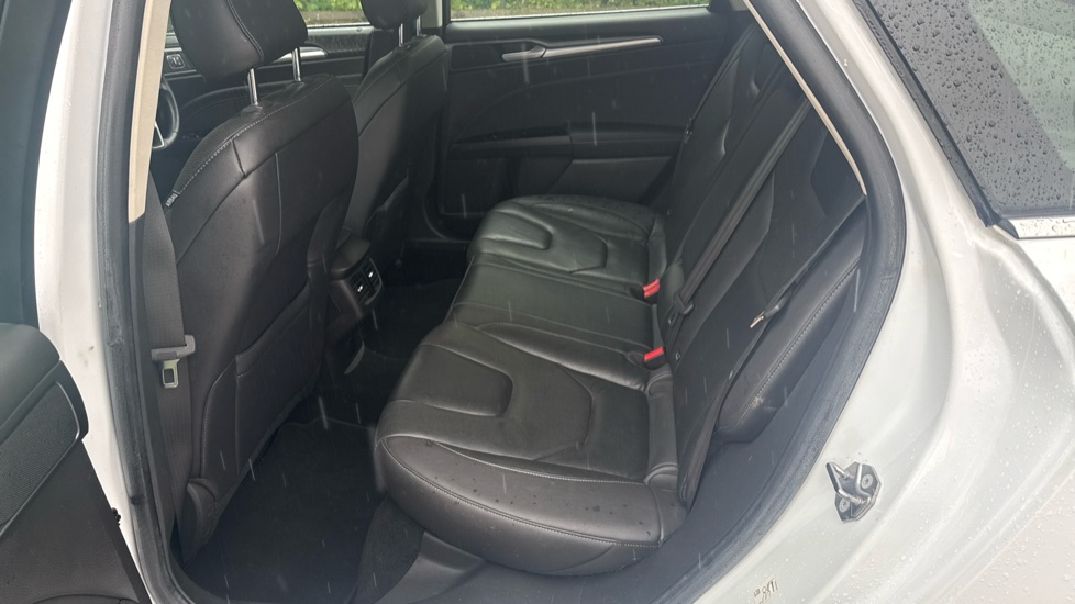 Ford Mondeo 1.5 EcoBoost 165 Titanium Edition 5dr Petrol Hatchback - Image 16