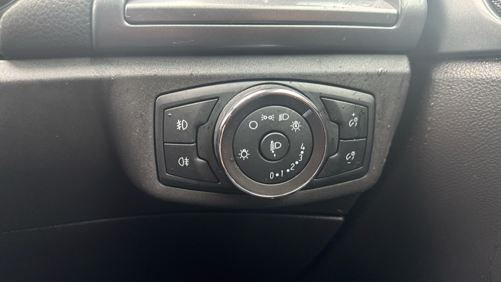 Ford Mondeo 1.5 EcoBoost 165 Titanium Edition 5dr Petrol Hatchback - Image 28