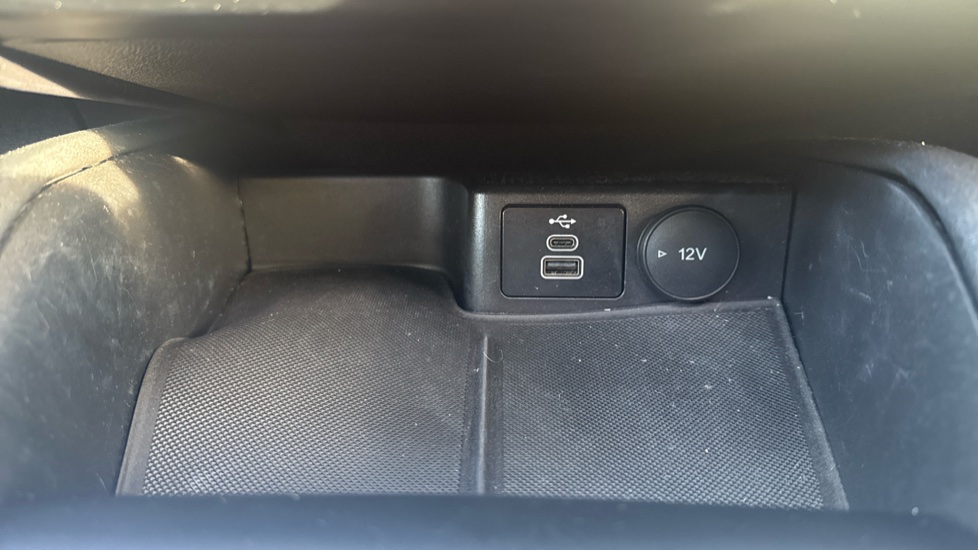 Ford Kuga 1.5 EcoBoost 150 ST-Line X Edition 5dr Petrol Estate - Image 26