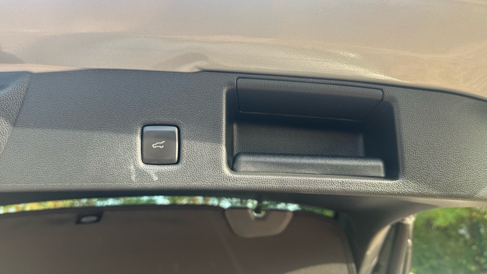 Ford Kuga 1.5 EcoBoost 150 ST-Line X Edition 5dr Petrol Estate - Image 35