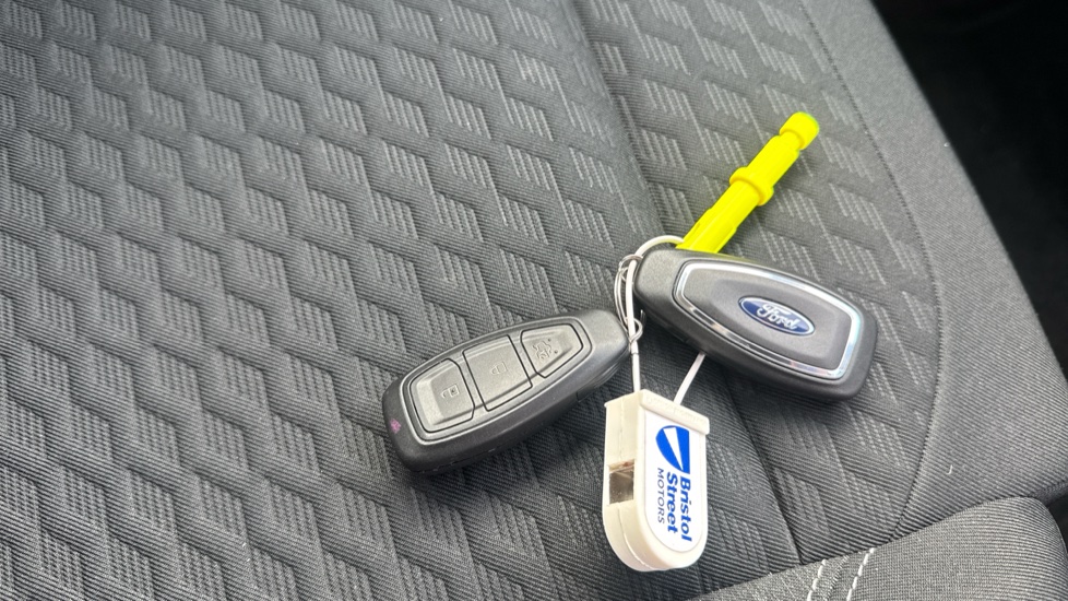Ford Puma 1.0 EcoBoost Hybrid mHEV Titanium 5dr Petrol Hatchback - Image 19