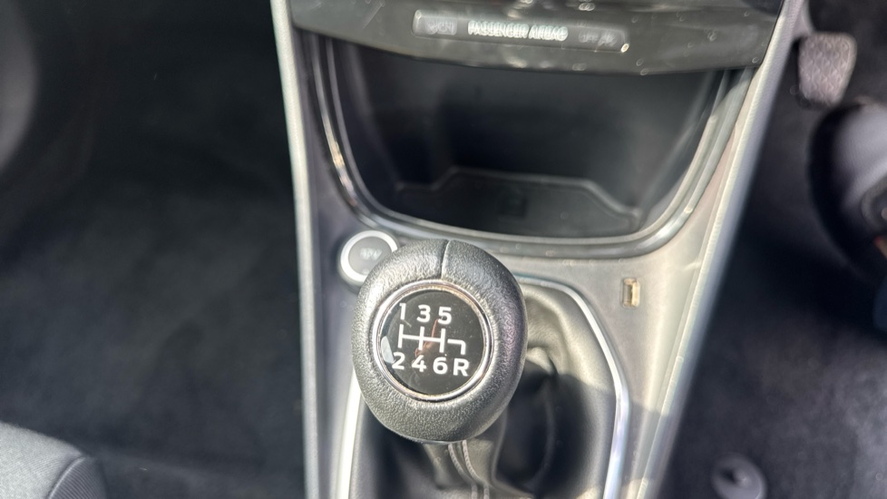 Ford Puma 1.0 EcoBoost Hybrid mHEV Titanium 5dr Petrol Hatchback - Image 23