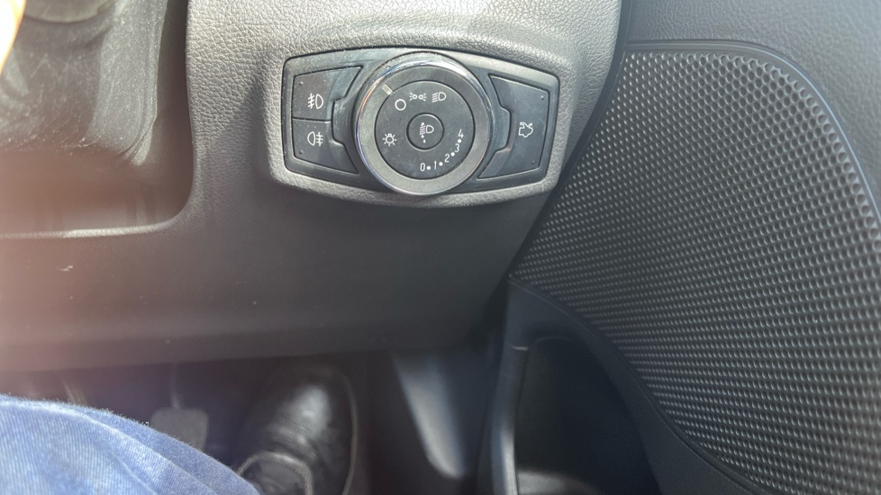 Ford KA+ 1.2 85 Zetec 5dr Petrol Hatchback - Image 26