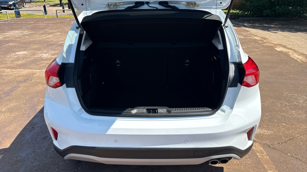 Ford Focus 1.0 EcoBoost 125 Active 5dr Petrol Hatchback - Image 4