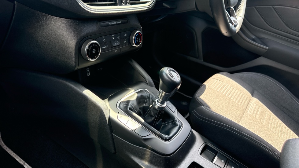 Ford Focus 1.0 EcoBoost 125 Active 5dr Petrol Hatchback - Image 13