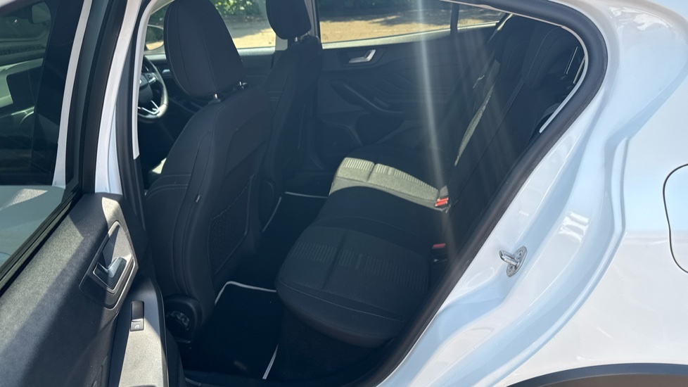 Ford Focus 1.0 EcoBoost 125 Active 5dr Petrol Hatchback - Image 16