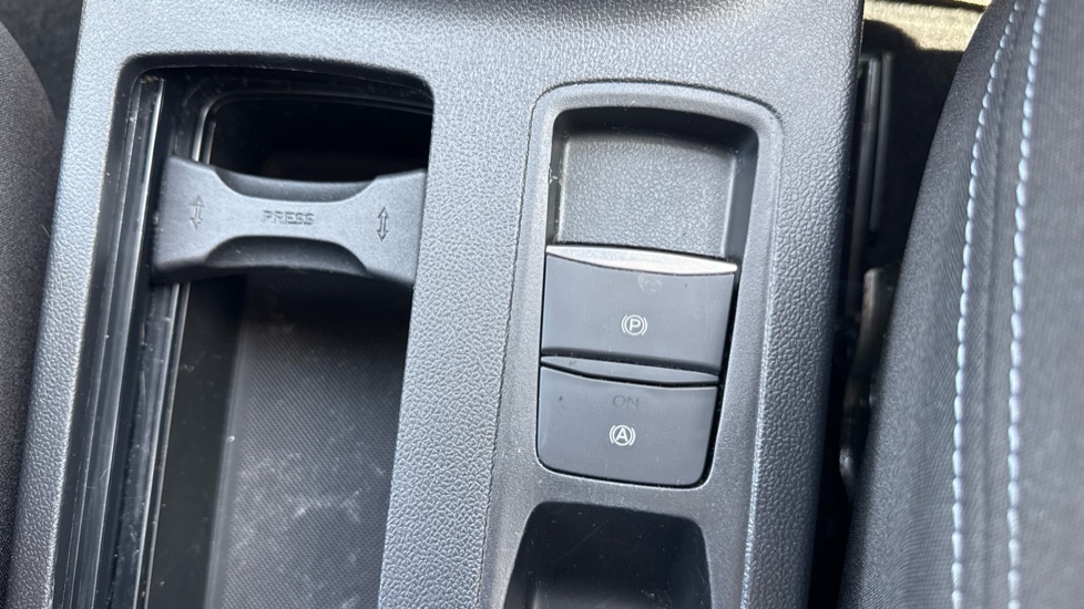 Ford Focus 1.0 EcoBoost 125 Active 5dr Petrol Hatchback - Image 29