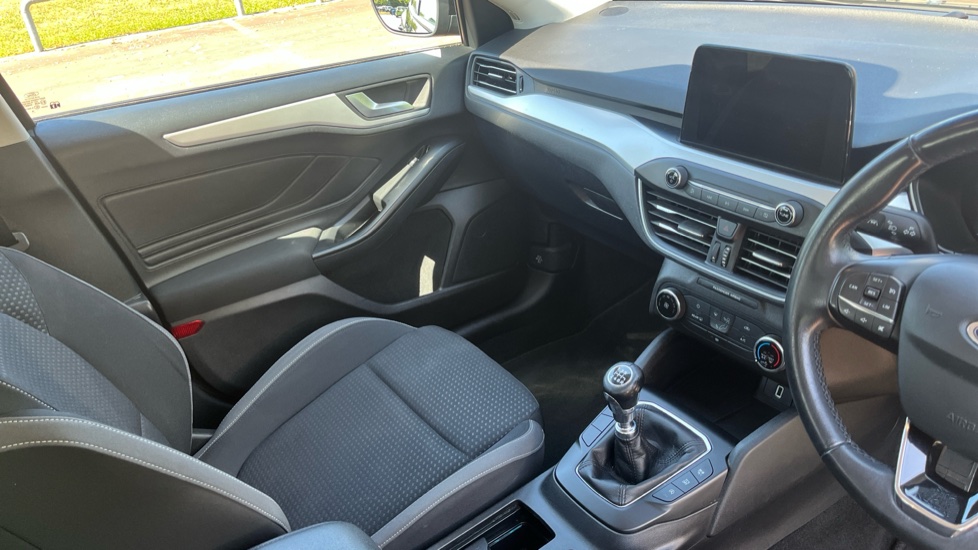 Ford Focus 1.0 EcoBoost 100 Zetec 5dr Petrol Hatchback - Image 14