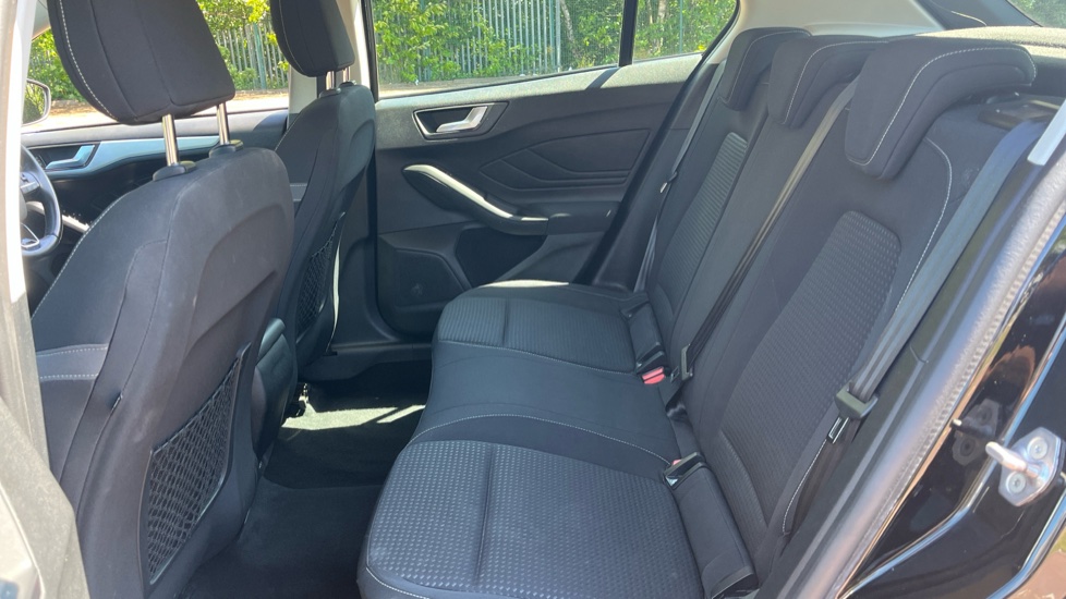 Ford Focus 1.0 EcoBoost 100 Zetec 5dr Petrol Hatchback - Image 16