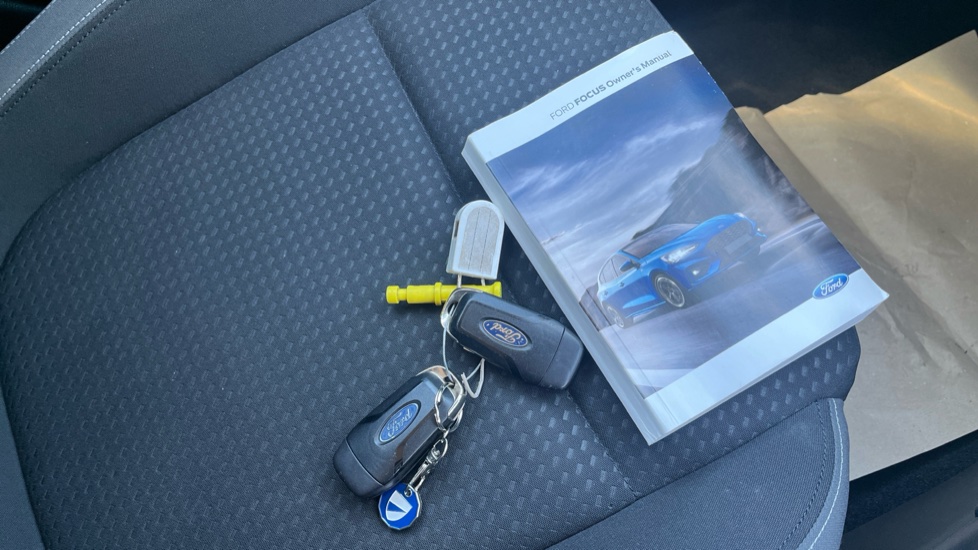 Ford Focus 1.0 EcoBoost 100 Zetec 5dr Petrol Hatchback - Image 19