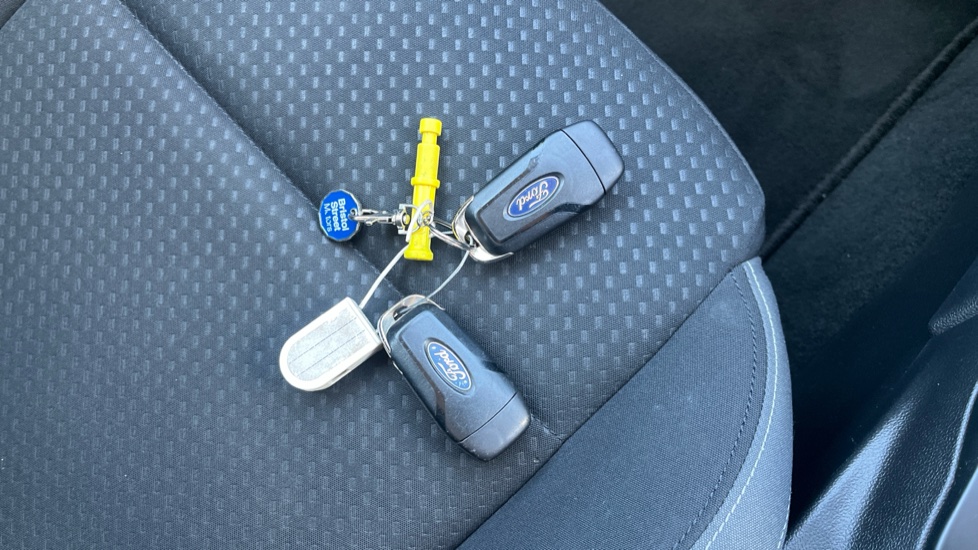 Ford Focus 1.0 EcoBoost 100 Zetec 5dr Petrol Hatchback - Image 20