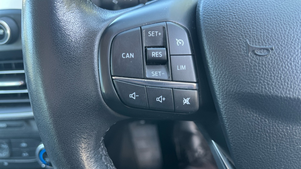 Ford Focus 1.0 EcoBoost 100 Zetec 5dr Petrol Hatchback - Image 26