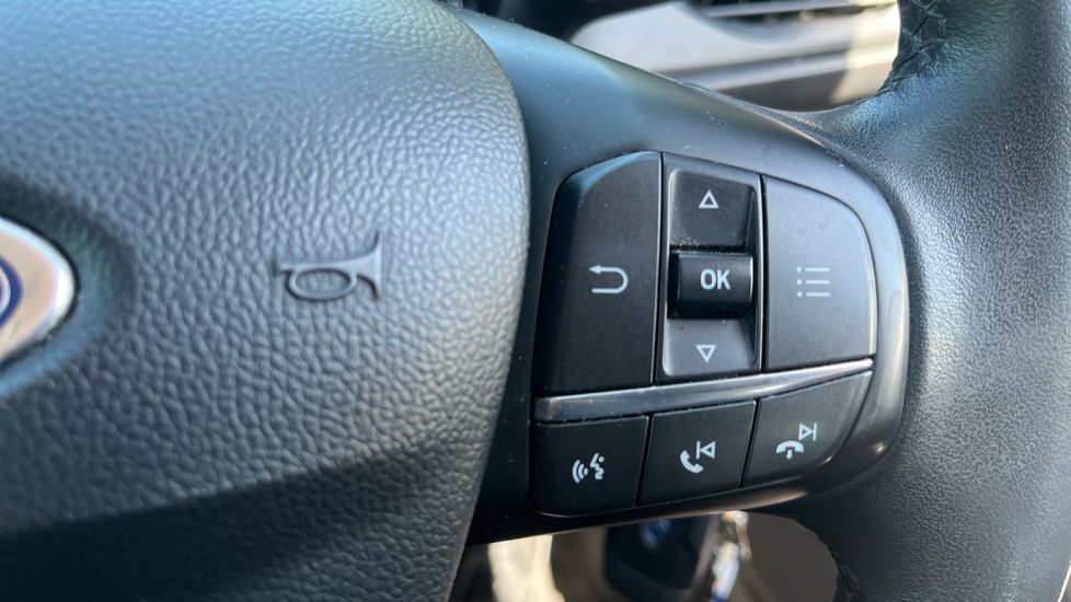 Ford Focus 1.0 EcoBoost 100 Zetec 5dr Petrol Hatchback - Image 27