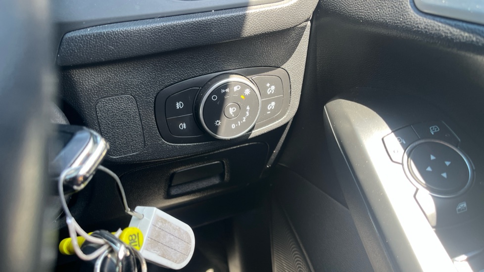 Ford Focus 1.0 EcoBoost 100 Zetec 5dr Petrol Hatchback - Image 29