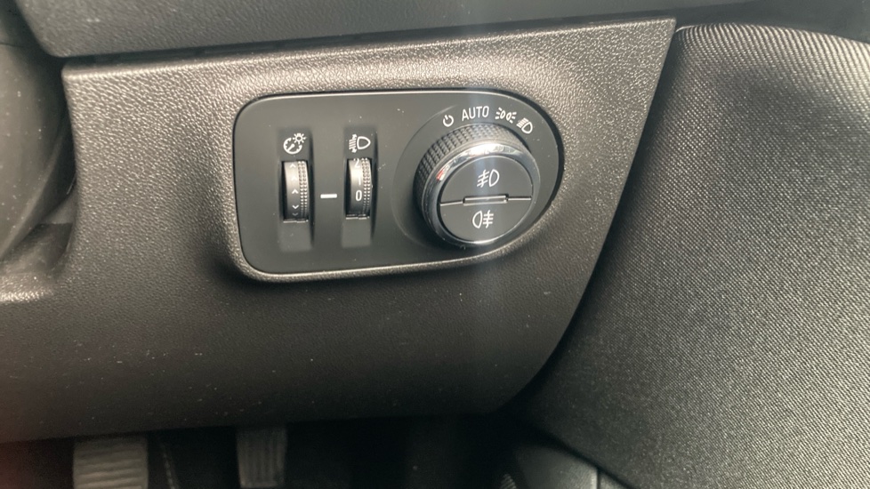 Vauxhall Corsa 1.4 [75] Griffin 5dr Petrol Hatchback - Image 38