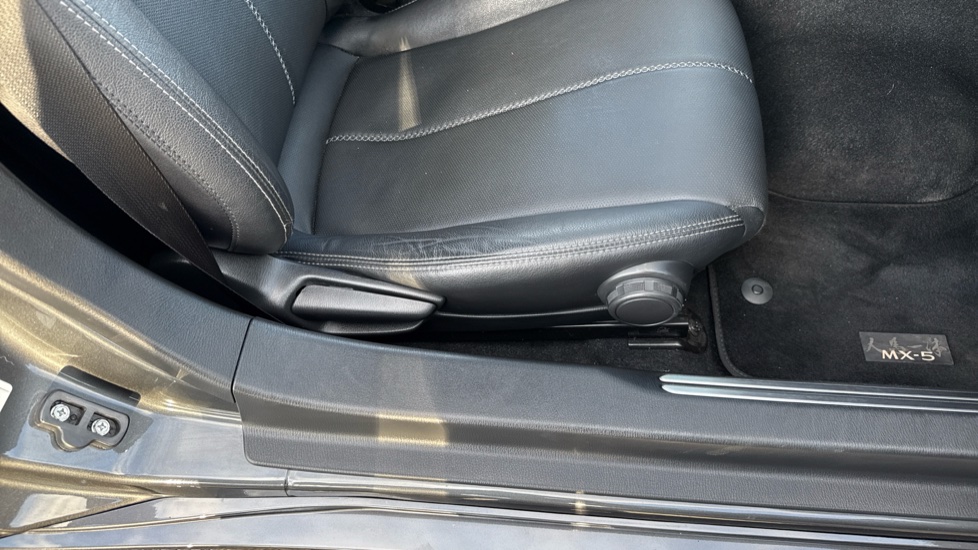 Mazda MX-5 2.0 [184] Exclusive-Line 2dr Petrol Convertible - Image 33