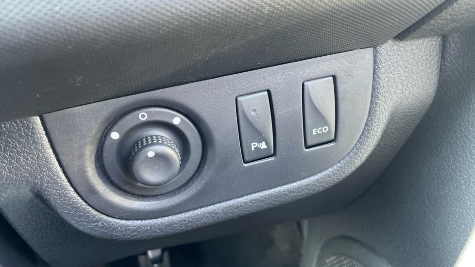 Dacia Sandero 0.9 TCe Comfort 5dr Petrol Hatchback - Image 38