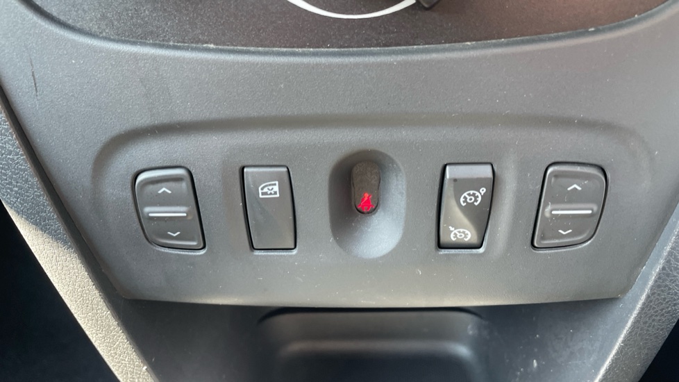 Dacia Sandero 0.9 TCe Comfort 5dr Petrol Hatchback - Image 43