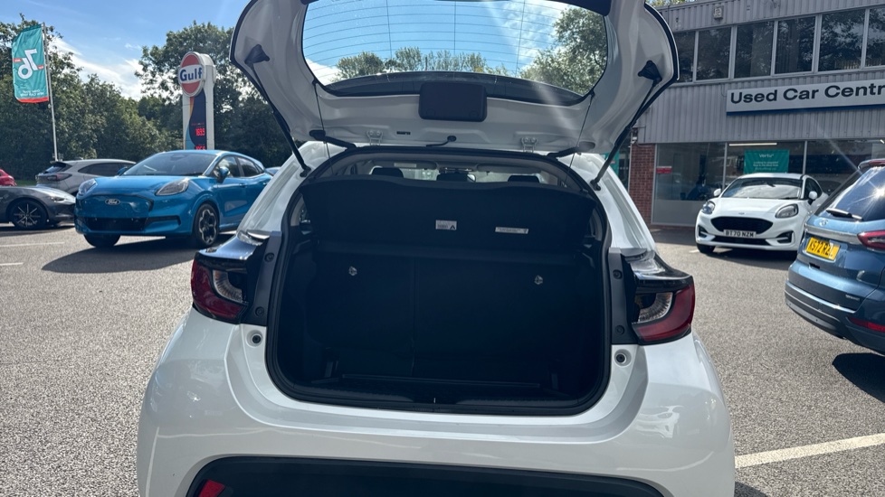 Toyota Yaris 1.5 Hybrid Icon 5dr CVT Hybrid Hatchback - Image 4