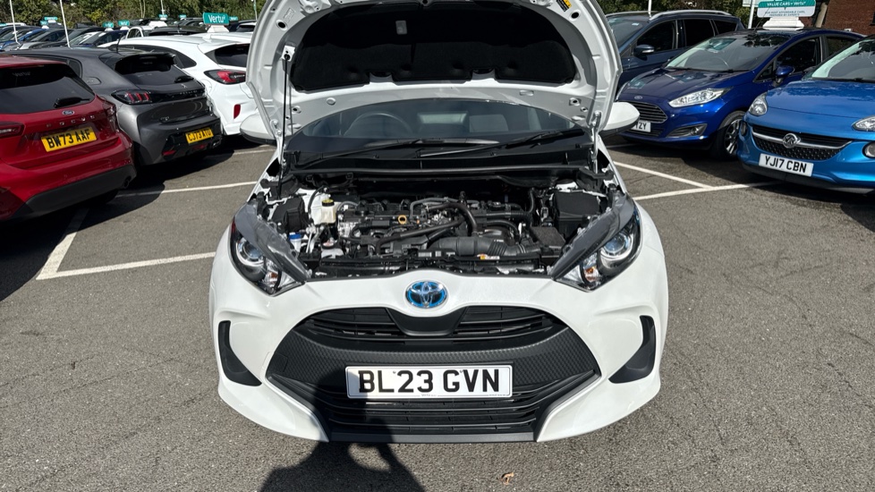 Toyota Yaris 1.5 Hybrid Icon 5dr CVT Hybrid Hatchback - Image 8