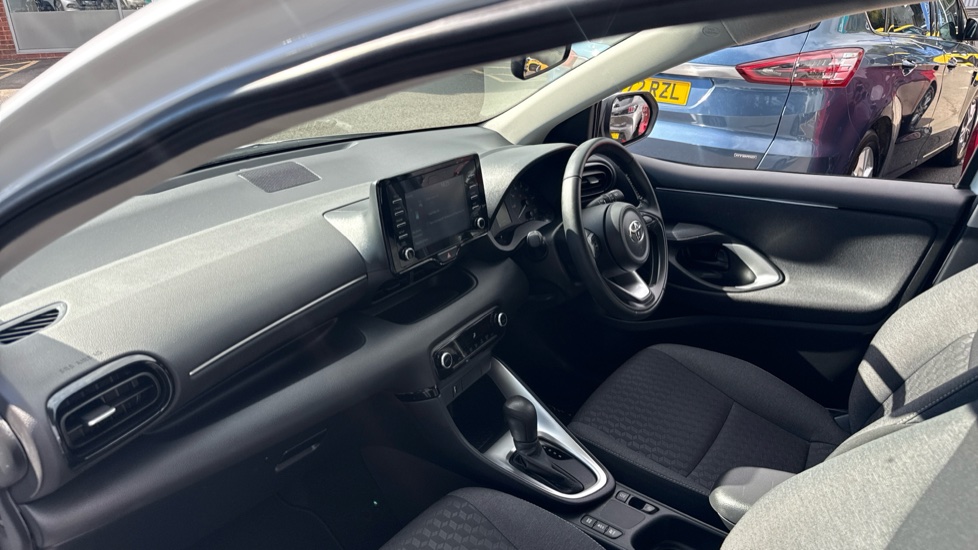 Toyota Yaris 1.5 Hybrid Icon 5dr CVT Hybrid Hatchback - Image 9