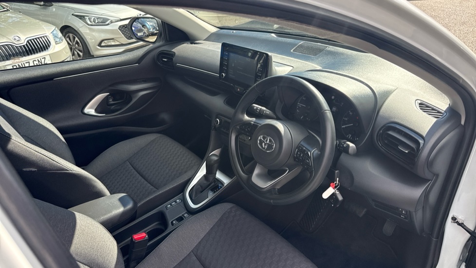 Toyota Yaris 1.5 Hybrid Icon 5dr CVT Hybrid Hatchback - Image 11