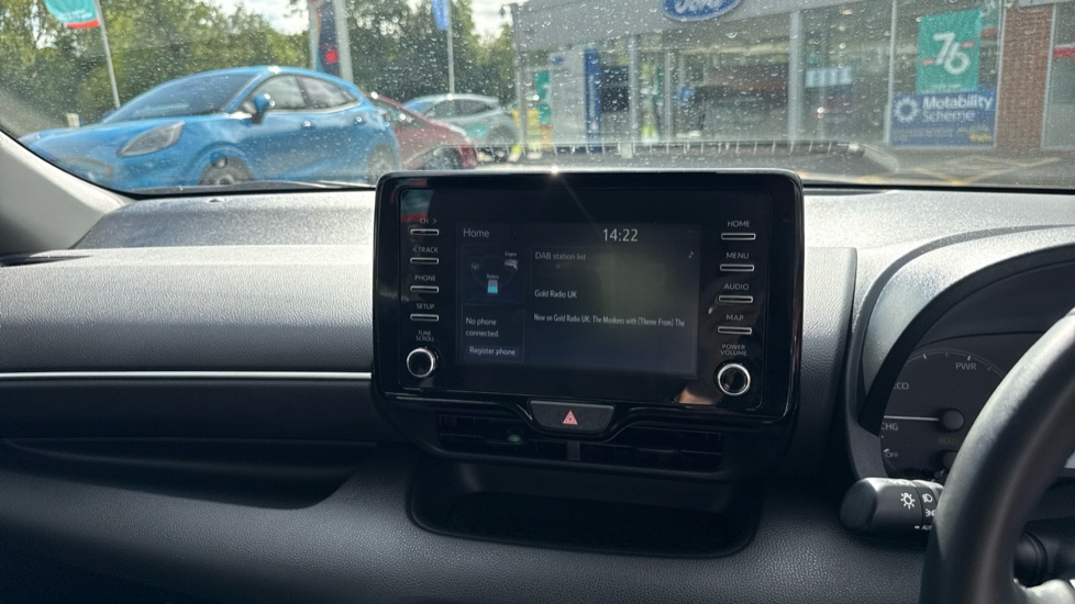 Toyota Yaris 1.5 Hybrid Icon 5dr CVT Hybrid Hatchback - Image 12