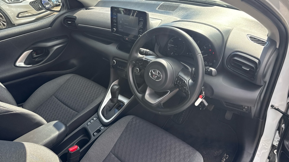 Toyota Yaris 1.5 Hybrid Icon 5dr CVT Hybrid Hatchback - Image 14
