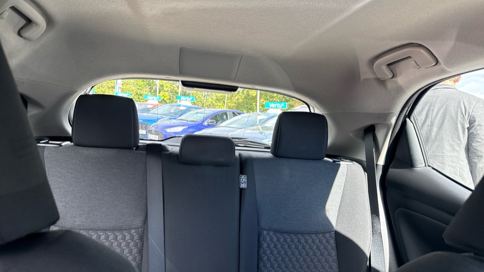 Toyota Yaris 1.5 Hybrid Icon 5dr CVT Hybrid Hatchback - Image 15