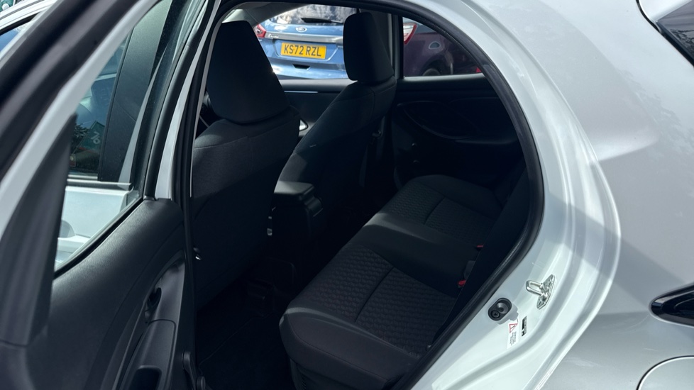 Toyota Yaris 1.5 Hybrid Icon 5dr CVT Hybrid Hatchback - Image 16