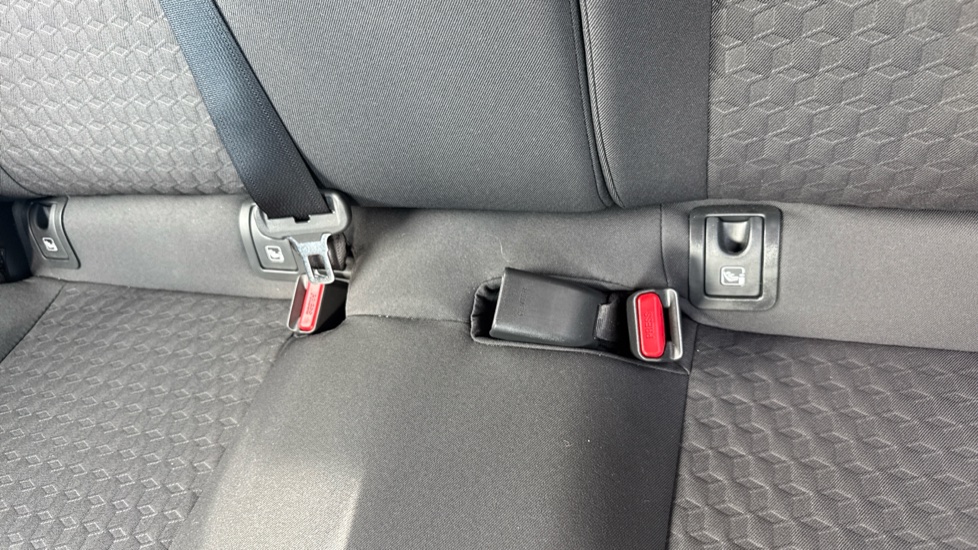 Toyota Yaris 1.5 Hybrid Icon 5dr CVT Hybrid Hatchback - Image 17