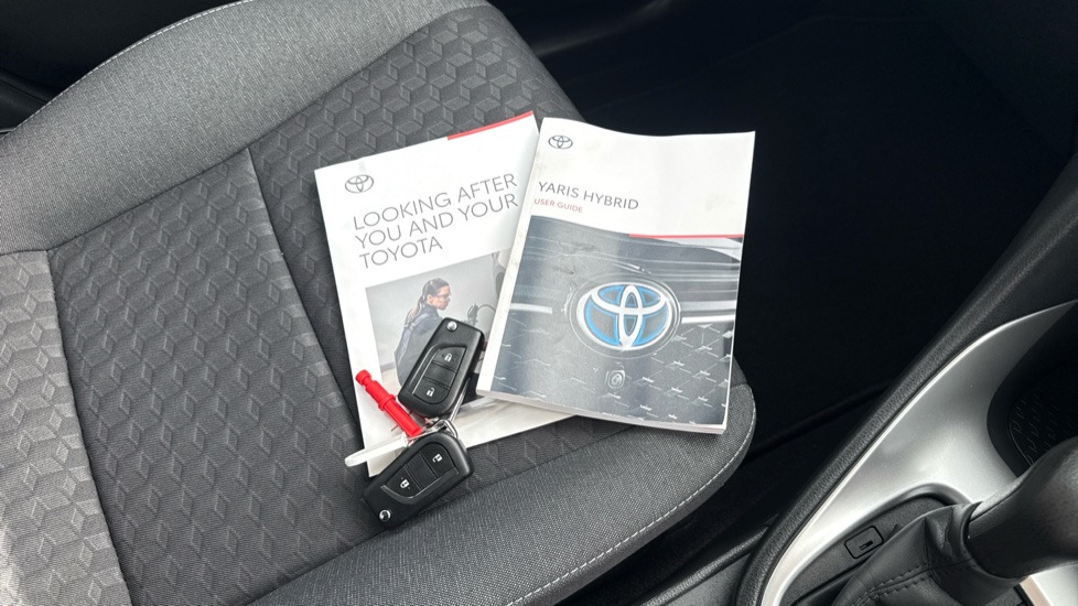 Toyota Yaris 1.5 Hybrid Icon 5dr CVT Hybrid Hatchback - Image 19
