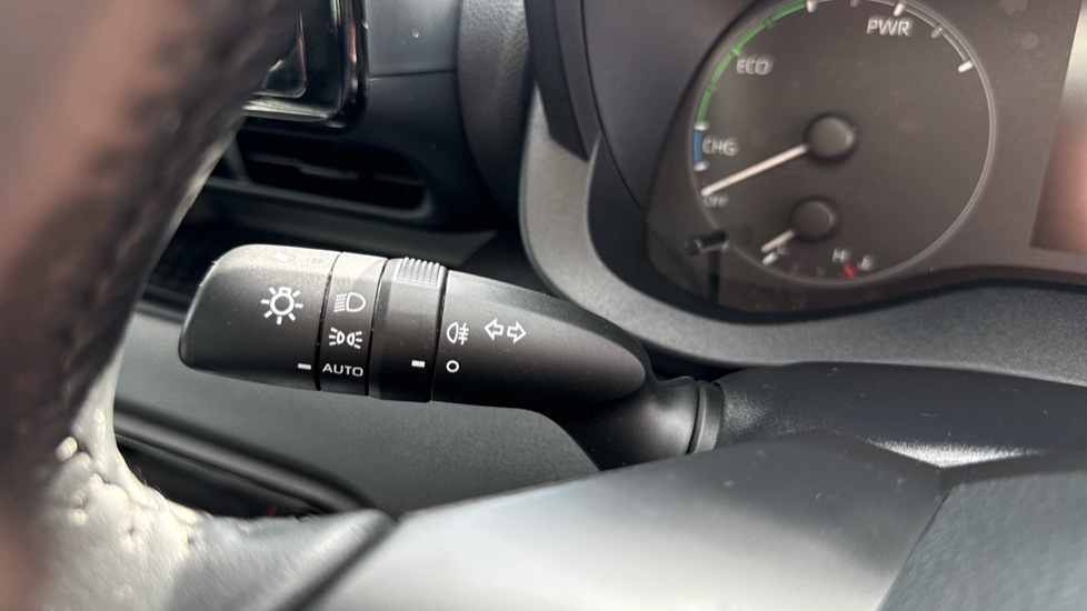 Toyota Yaris 1.5 Hybrid Icon 5dr CVT Hybrid Hatchback - Image 21