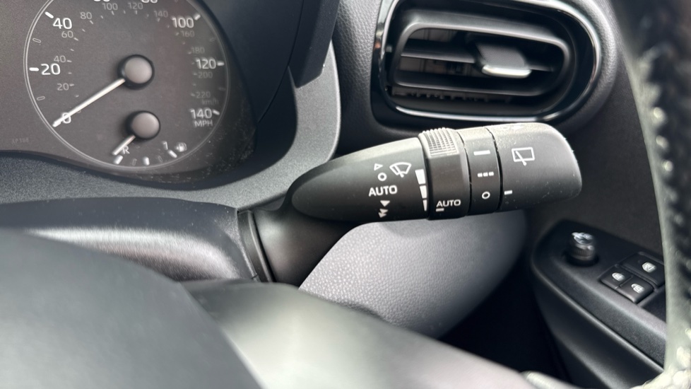 Toyota Yaris 1.5 Hybrid Icon 5dr CVT Hybrid Hatchback - Image 22
