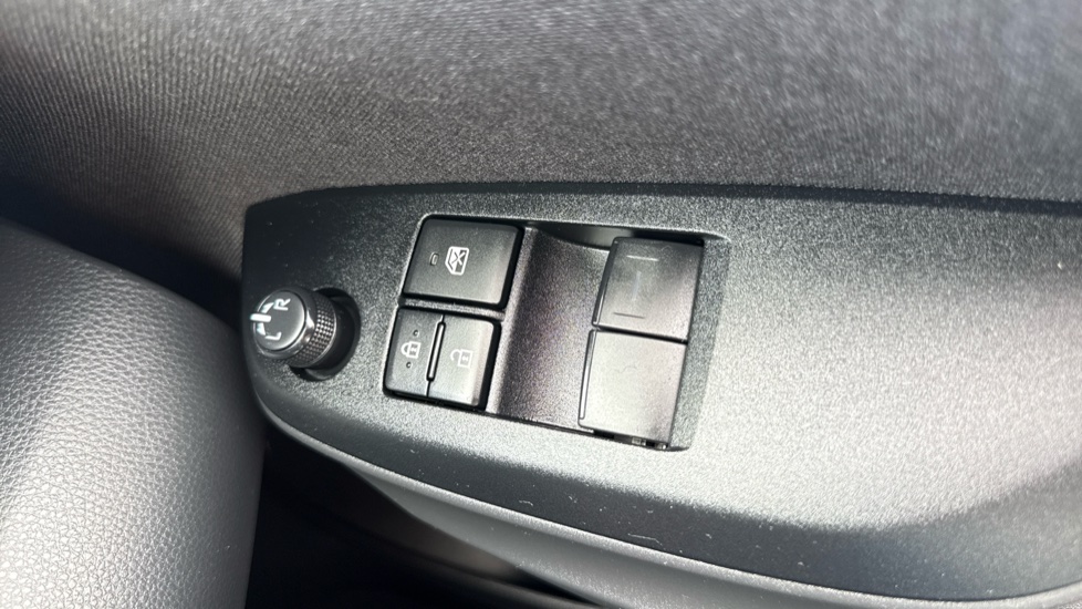 Toyota Yaris 1.5 Hybrid Icon 5dr CVT Hybrid Hatchback - Image 27
