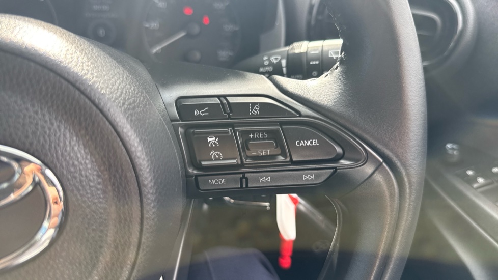 Toyota Yaris 1.5 Hybrid Icon 5dr CVT Hybrid Hatchback - Image 28