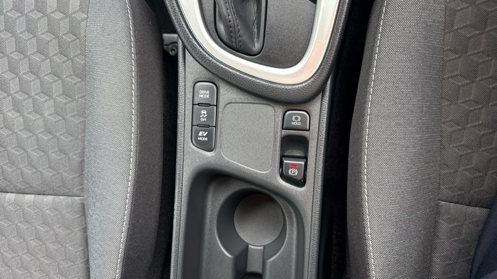 Toyota Yaris 1.5 Hybrid Icon 5dr CVT Hybrid Hatchback - Image 29
