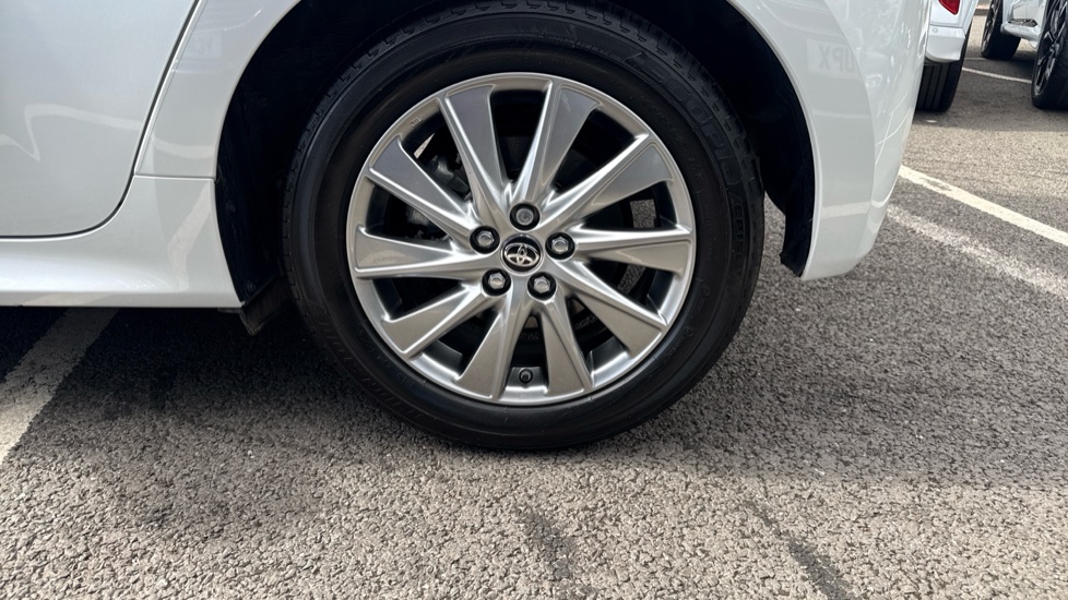 Toyota Yaris 1.5 Hybrid Icon 5dr CVT Hybrid Hatchback - Image 30