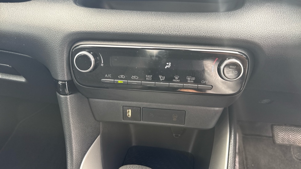 Toyota Yaris 1.5 Hybrid Icon 5dr CVT Hybrid Hatchback - Image 33