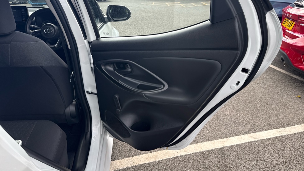 Toyota Yaris 1.5 Hybrid Icon 5dr CVT Hybrid Hatchback - Image 35