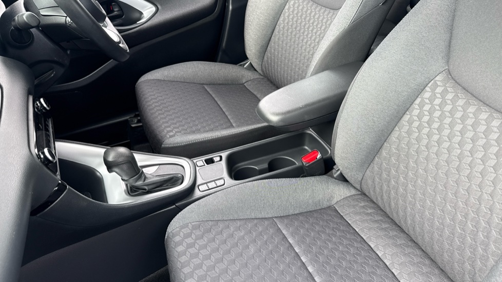 Toyota Yaris 1.5 Hybrid Icon 5dr CVT Hybrid Hatchback - Image 37
