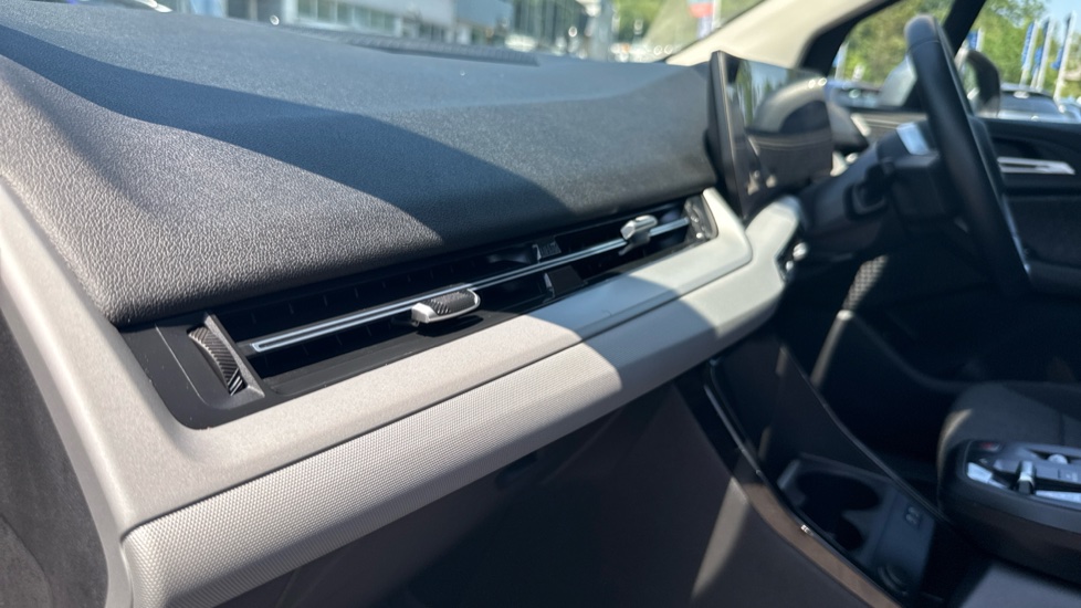 BMW 2 Series 225e xDrive Sport 5dr DCT Hatchback - Image 31