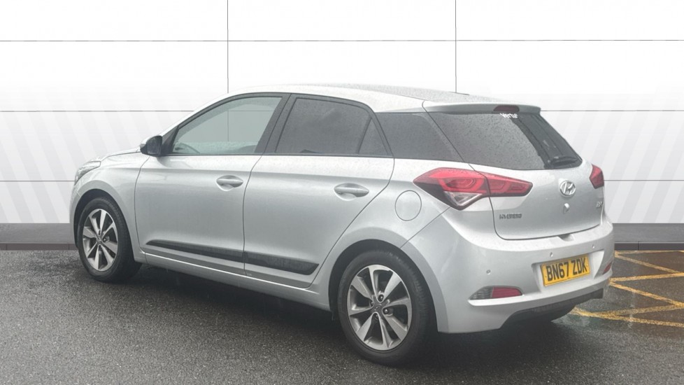 Hyundai i20 1.2 Premium Nav 5dr Petrol Hatchback - Image 2