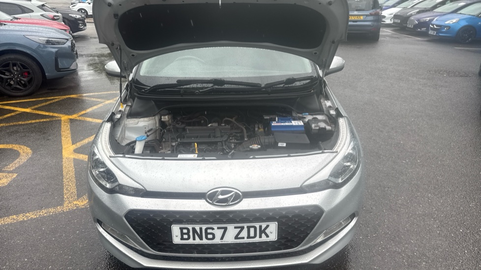 Hyundai i20 1.2 Premium Nav 5dr Petrol Hatchback - Image 8
