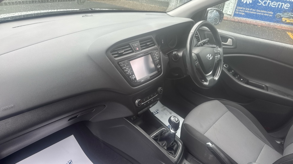 Hyundai i20 1.2 Premium Nav 5dr Petrol Hatchback - Image 9