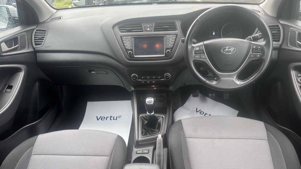 Hyundai i20 1.2 Premium Nav 5dr Petrol Hatchback - Image 10