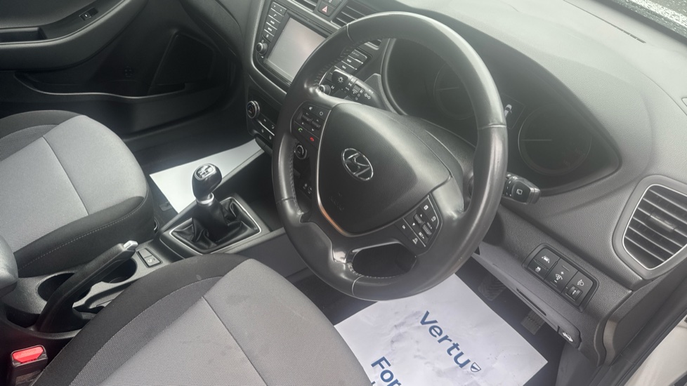 Hyundai i20 1.2 Premium Nav 5dr Petrol Hatchback - Image 11