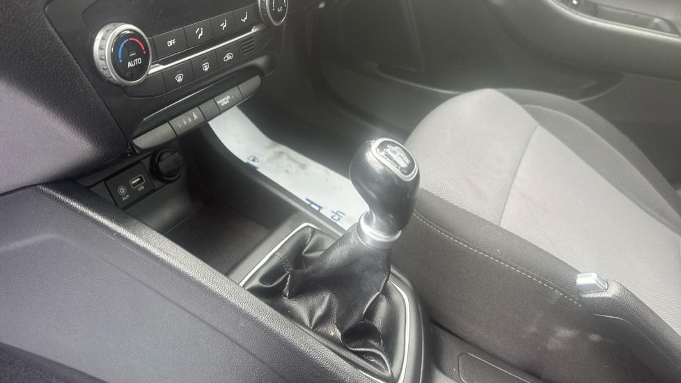 Hyundai i20 1.2 Premium Nav 5dr Petrol Hatchback - Image 13
